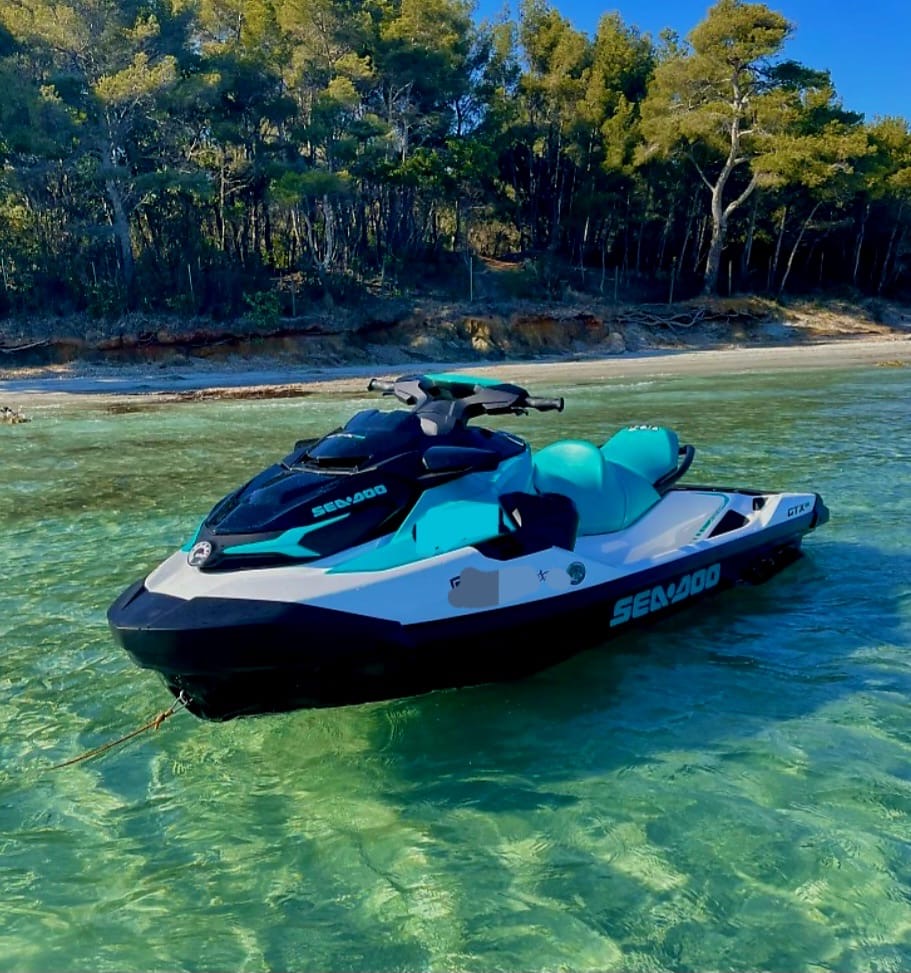 modelo moto de agua alquiler