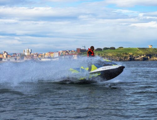 Ruta en moto de agua por la costa de Gijón